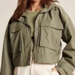 NWT~ Abercrombie & Fitch Cropped Hooded Jacket Utility Jacket Size Small ~ Ivory